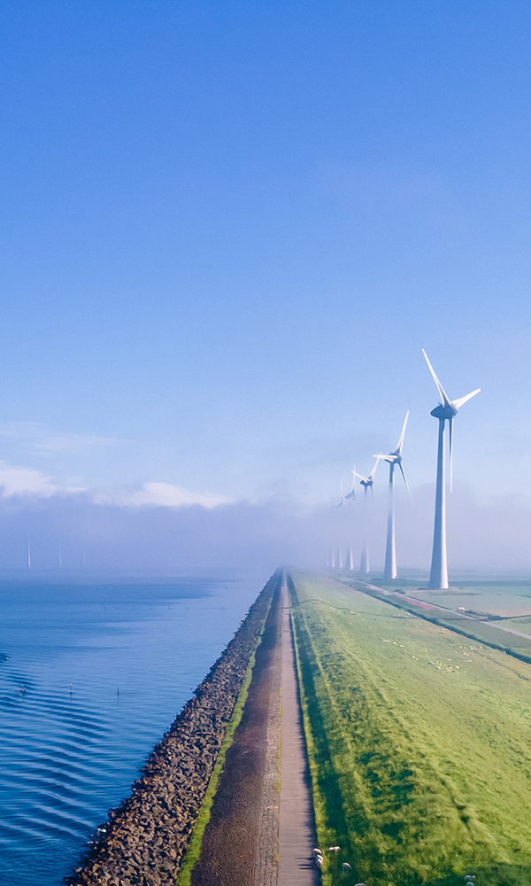 shutterstock_2064279029_mobil